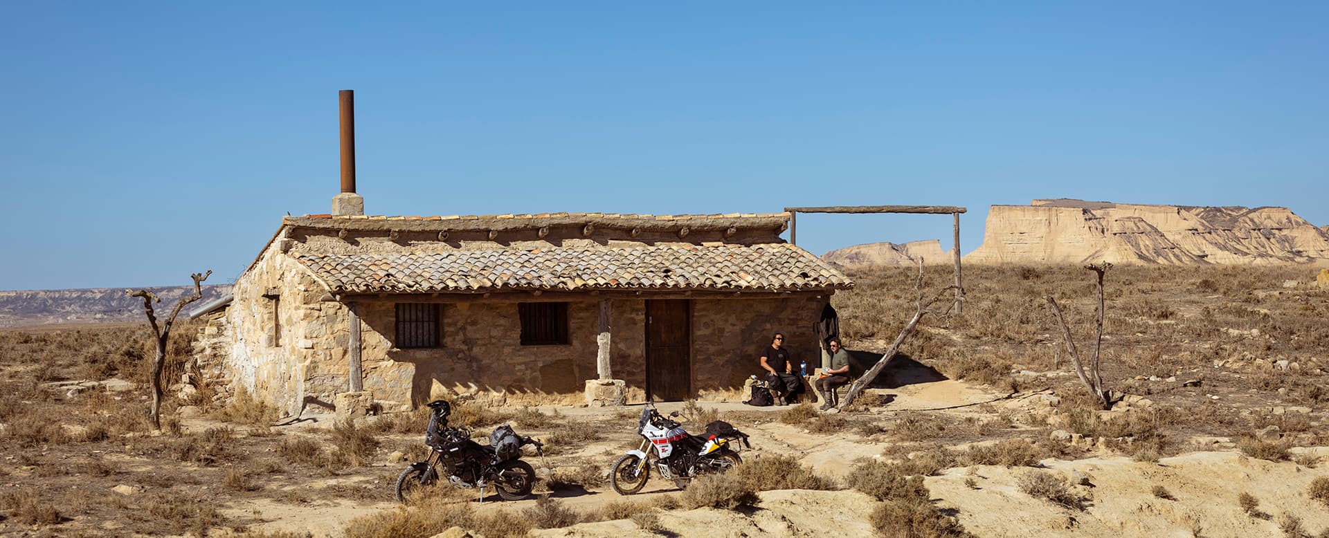 pause moto trail dans le désert des Bardenas Blanca